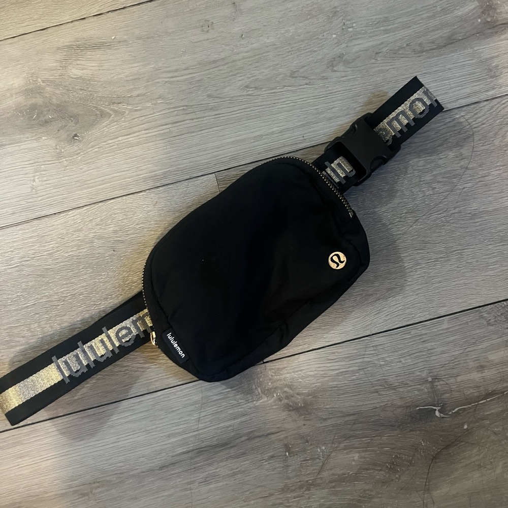 Lululemon bag